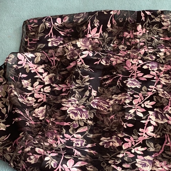 Silk like floral scarf - Picture 2 of 2
